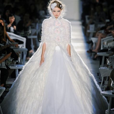 robe de mariée chanel|More.